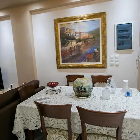 Moza House كافالا